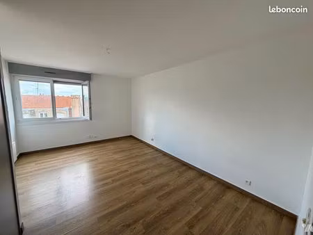studio 1 pièce 28 m²