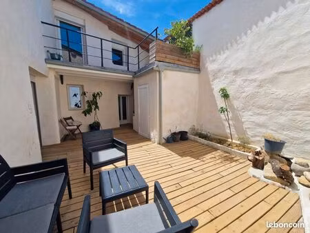 maison de village rénovée 143 m² t5 / cour et terrasses