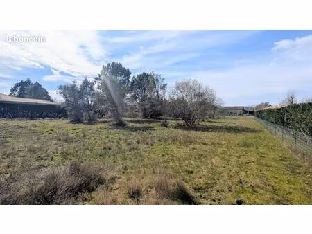 terrain 2 500 m² messanges