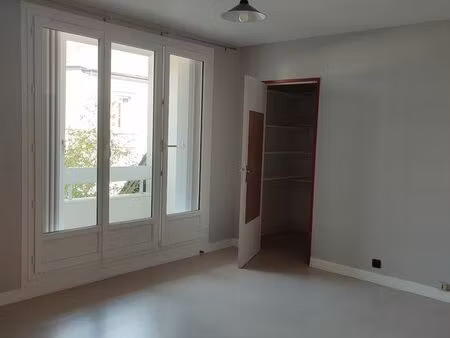 studio 29m2 calme orléans avec place de parking