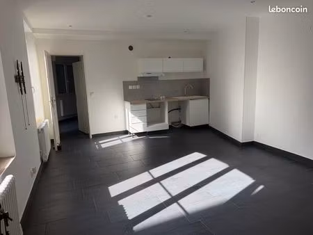 t2  centre-ville  40 m² rdc