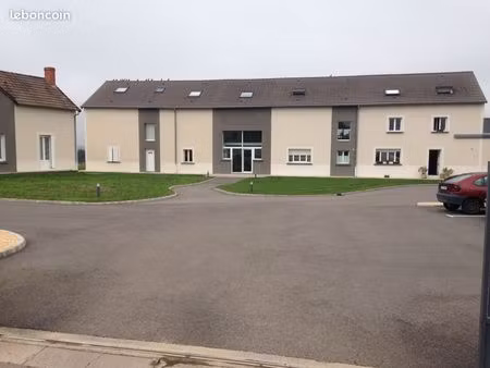 grand studio 30m2 très proche hôpital avec parking sécurisé