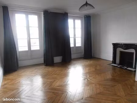 f2 orleans centre 52m2 face a la loire