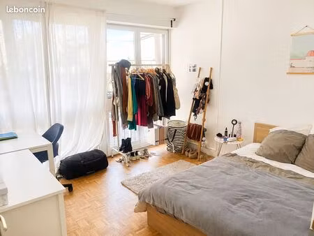 loue chambre meublée proche centre