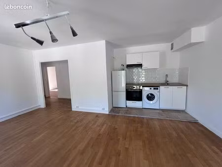 3 chambres avec cour et garage entièrement rénové