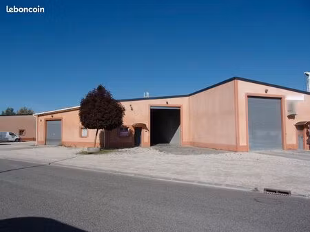 local commercial 250 m2 a louer pechbonnieu