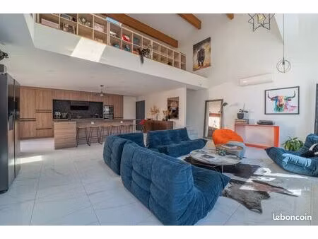 maison de village avec terrasse et garage double aux prestations haut de gamme