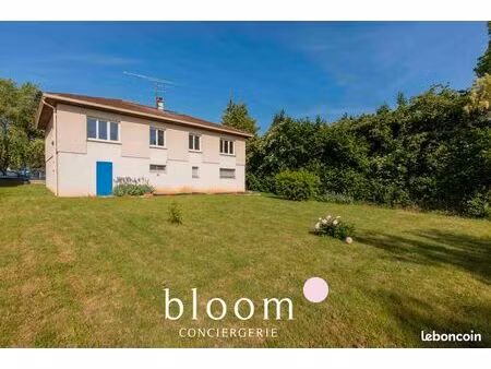 maison individuelle avec jardin et garage
