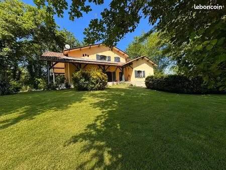 superbe maison familiale de 177 m² avec sous-sol complet et jardin arboré