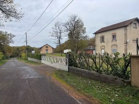 maison 3 niveaux 5400m2 de terrain avec un entrepôts