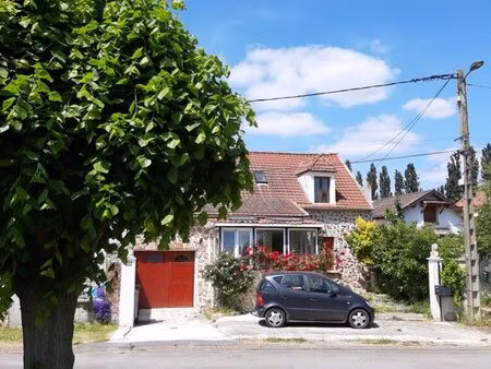 maison 140 m2 à sarron  située au calme