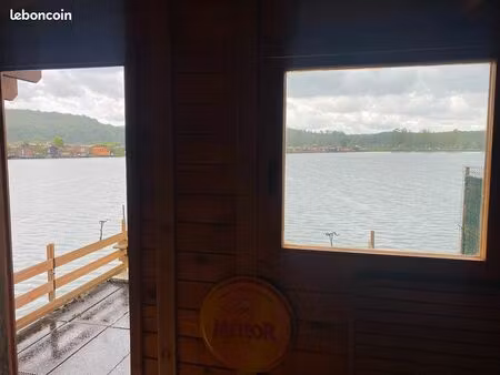ponton de pêche avec chalet