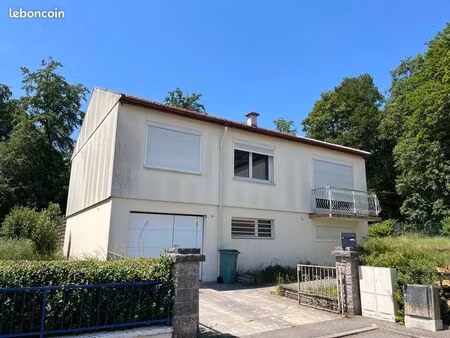 maison individuelle avec grand terrain et accès à la forêt