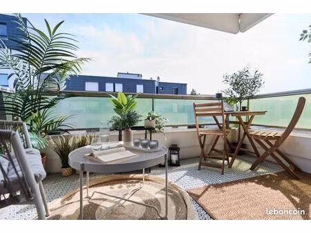 studio meublé haut de gamme terrasse couverte idéalement situé