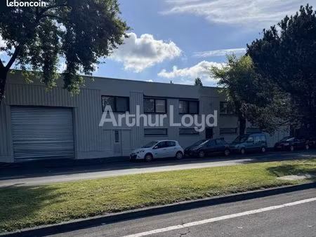local bureaux 1 800 m²