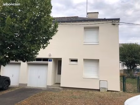 maison à louer 3chrs et 1 bureau
