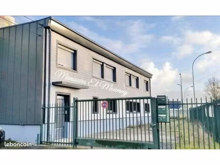 bâtiment 200 m²