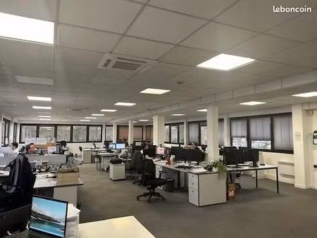 bureau 300 m²