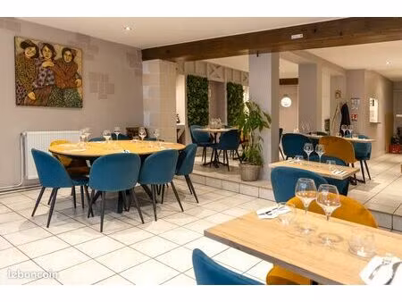 restaurant clé en main – emplacement en centre-ville de chinon – licence iv