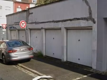 5 garages centre-ville en vente à terme