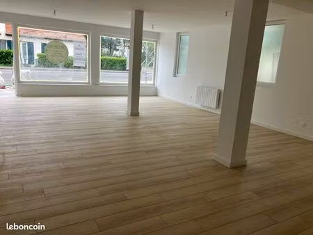 local commercial 65 m2