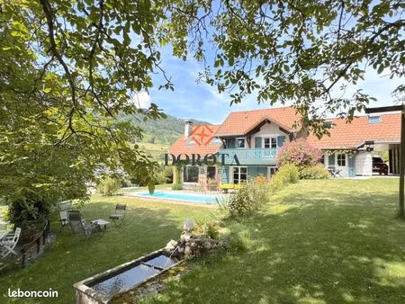 propriété 7 pièces 232 m²