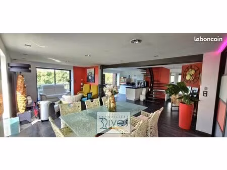 appartement 8 pièces 236 m²