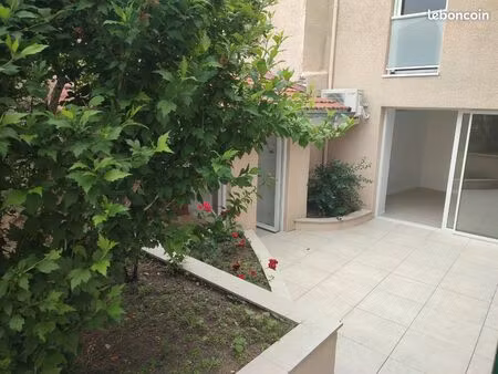 appart t3 refait à neuf  terrasse et parking