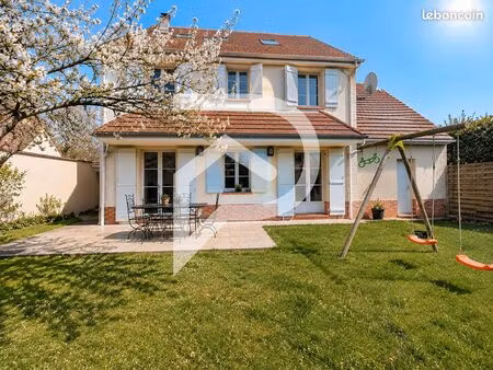 pavillon 8 pièces 160 m²