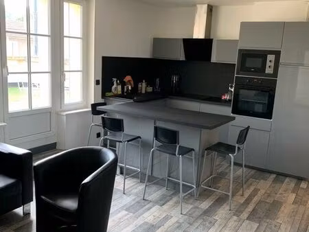 f2 meublé avec terrasse de 50mz