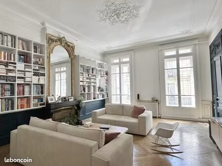 appartement 6 pièces 197 m²