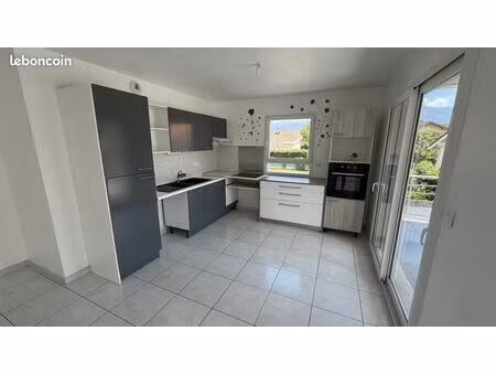 t3 70 m² avec terrasse de 17 m²  garage motorisé et parking