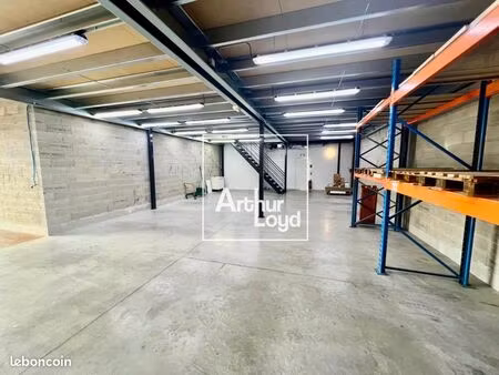 local bureaux 334 m²