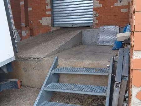 local d'activité ou stockage à louer garosud 34070. 200m2 loyer 1500e/400m2 loyer 3000e/60