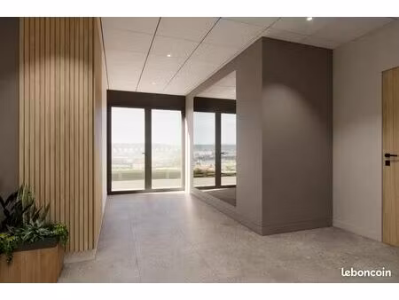 local professionnel 91 m² – sortie autoroute 2 min – 5 parkings – riom
