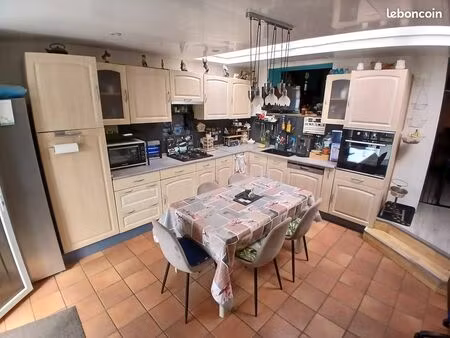 maison a neuville saint remy