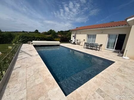 villa récente (2022) - vue panoramique et piscine
