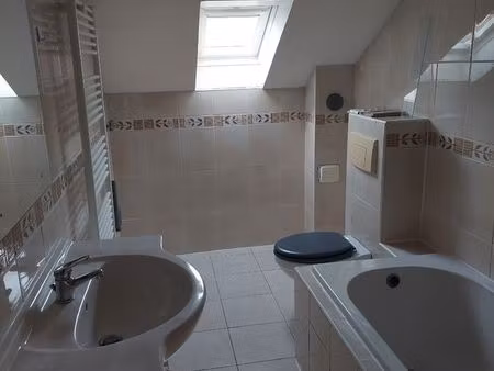 appartement mansardé f3 non meublé