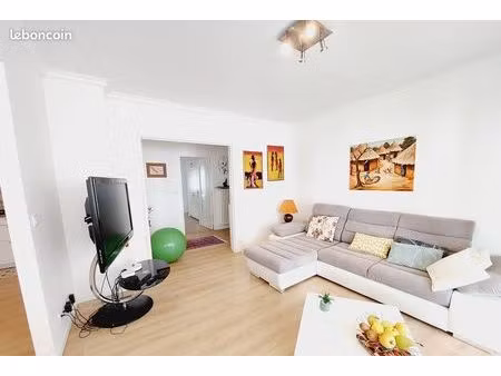 t4 meublé   3 chambres   avec balcon et garage