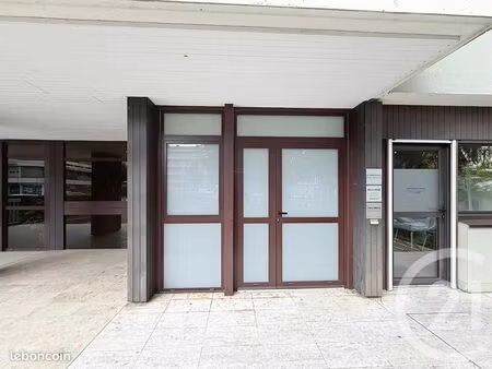 commerce 23 m²