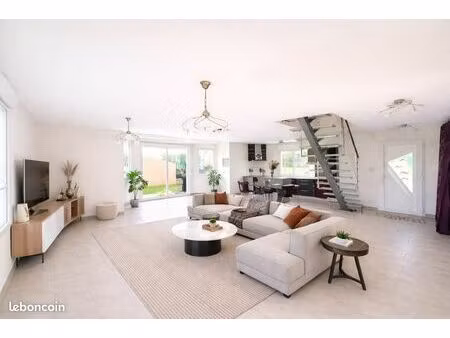 maison 6 pieces 225 m2 avec piscine intérieure