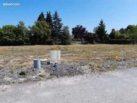 terrain 744 m² vermelles