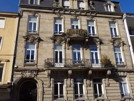 à louer forbach 97a rue nationale  dans bel immeuble de caractère calme bien entretenu  à 