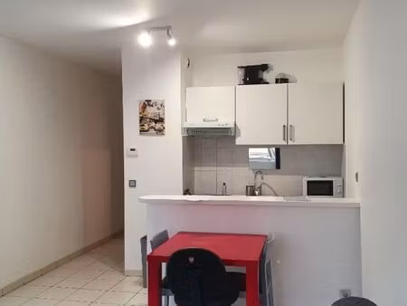 studio 1 pièce 27 m²