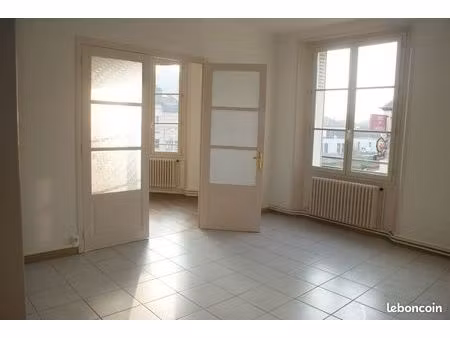 location f2 centre ville ste menehould