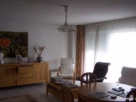 particulier vends appartement t4 de 89 8m2 au 1er étage centre de séméac