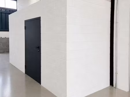 garage / box / entrepôt /