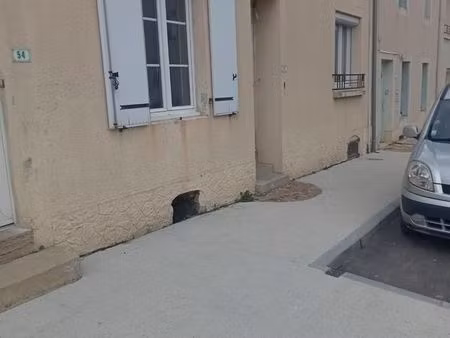 loue une maison de bourg
