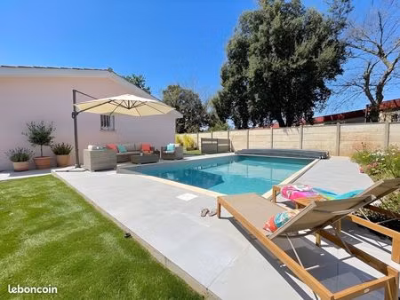 maison traversante 125 m2 plain pied 4 ch - 2 wc - 2 sdb - terrain 636m2 avec piscine chau