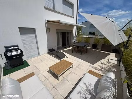 superbe duplex meublé 88 m² – 3 chambres – terrasse 40 m² – garage motorisé
